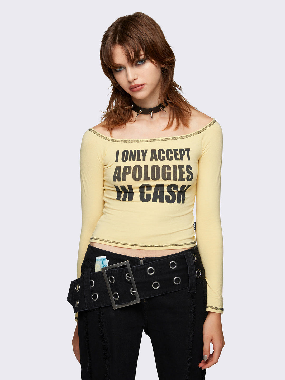 【mnem】Weijing Shirt Off Shoulder Yellow Off Shoulder Slogan Graphic Top | Minga London