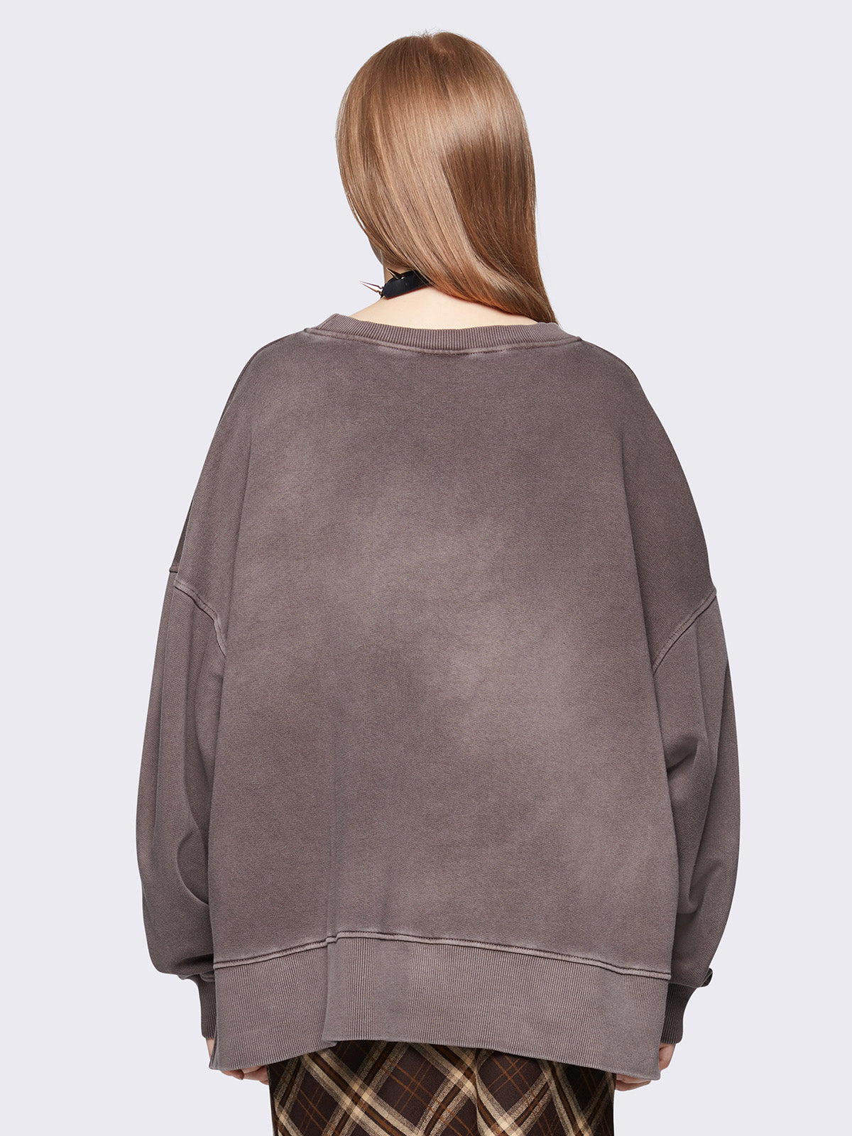 Oversized sweatshirt in washed brown with graphic front print.