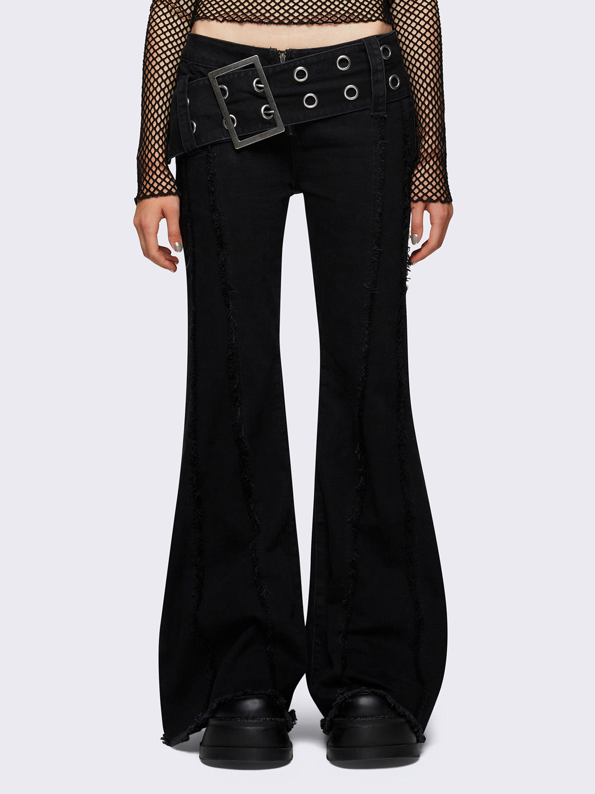 Flared jeans in black with chunky buckle belt