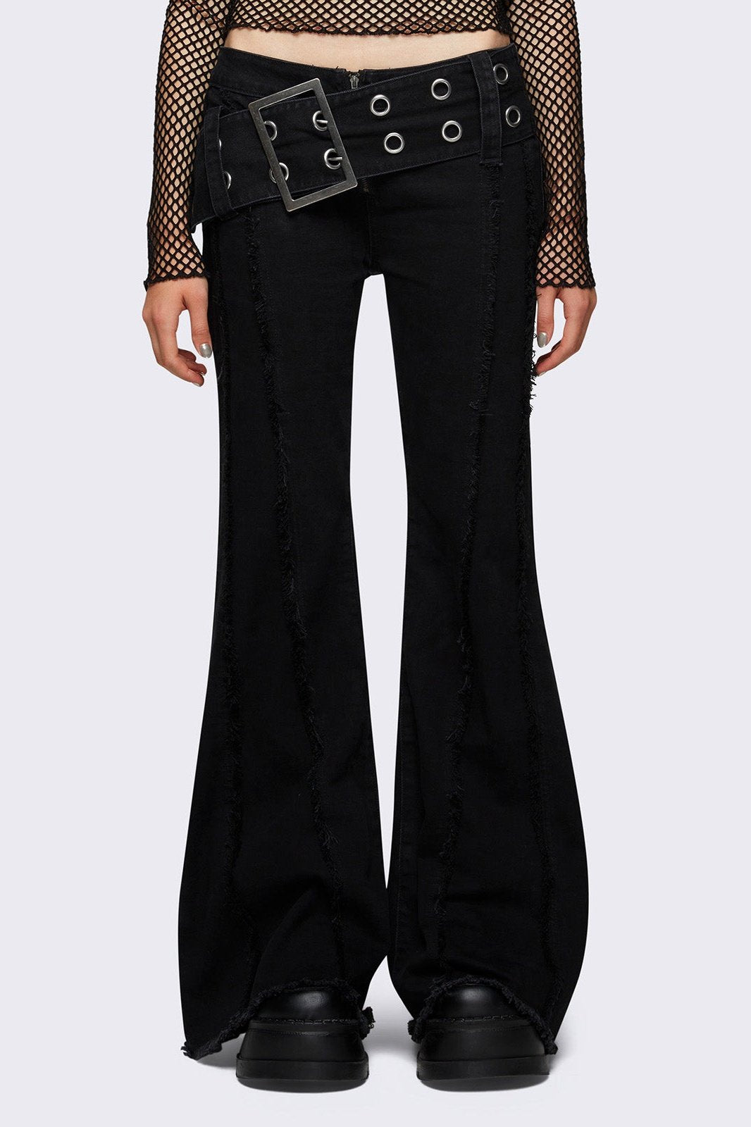 Flared jeans in black with chunky buckle belt