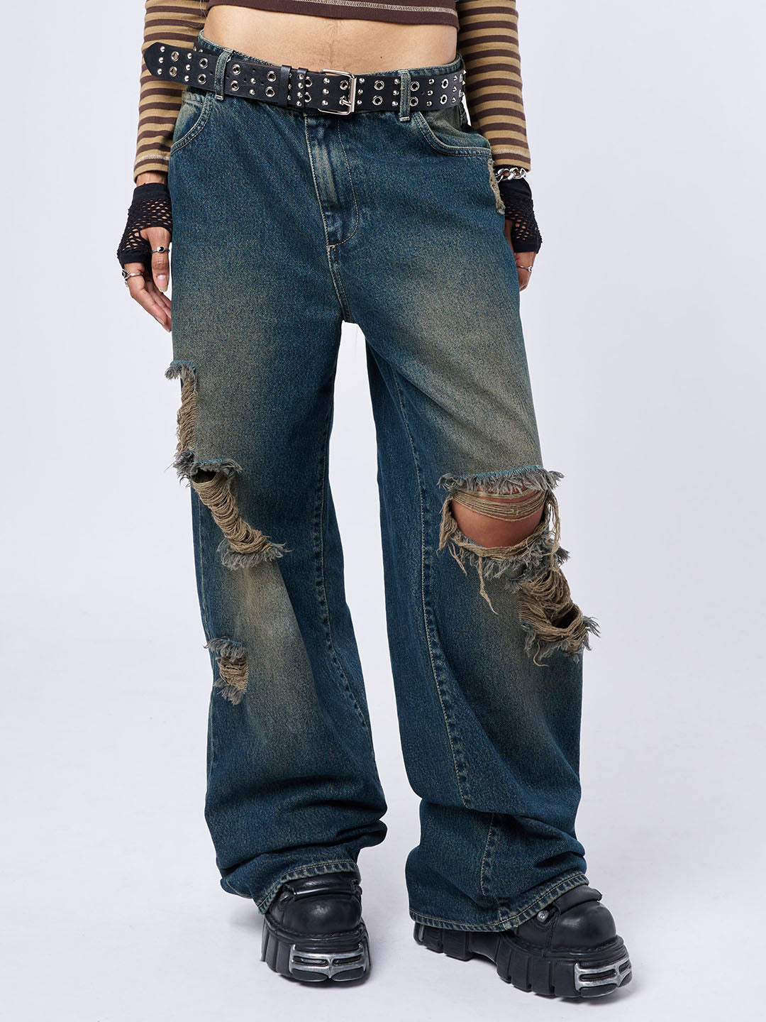 Fashion jeans baggy around knees