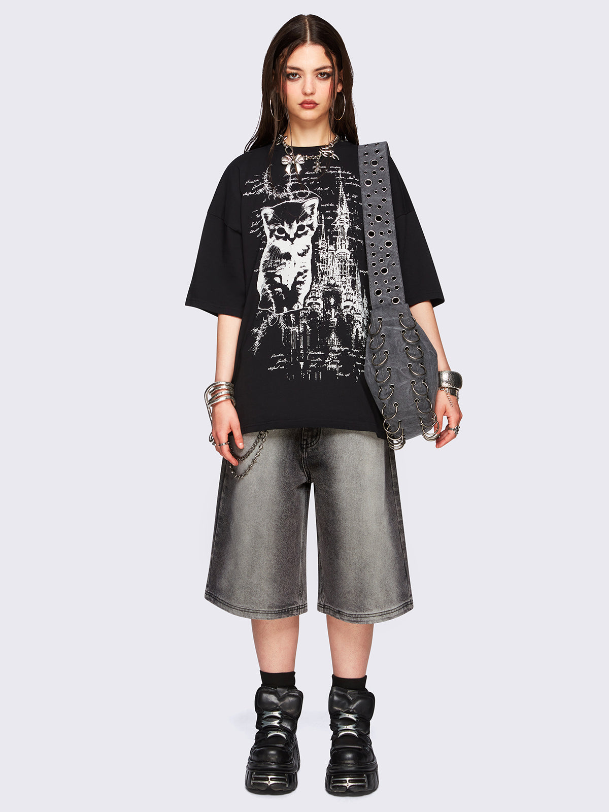 Oversized black t-shirt with cat and cathedral. 