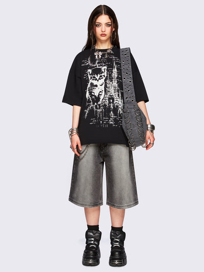 Oversized black t-shirt with cat and cathedral. 