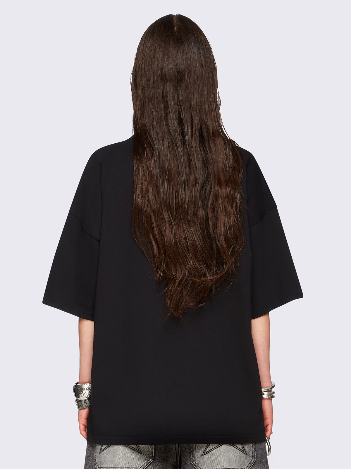 Oversized black t-shirt with cat and cathedral. 