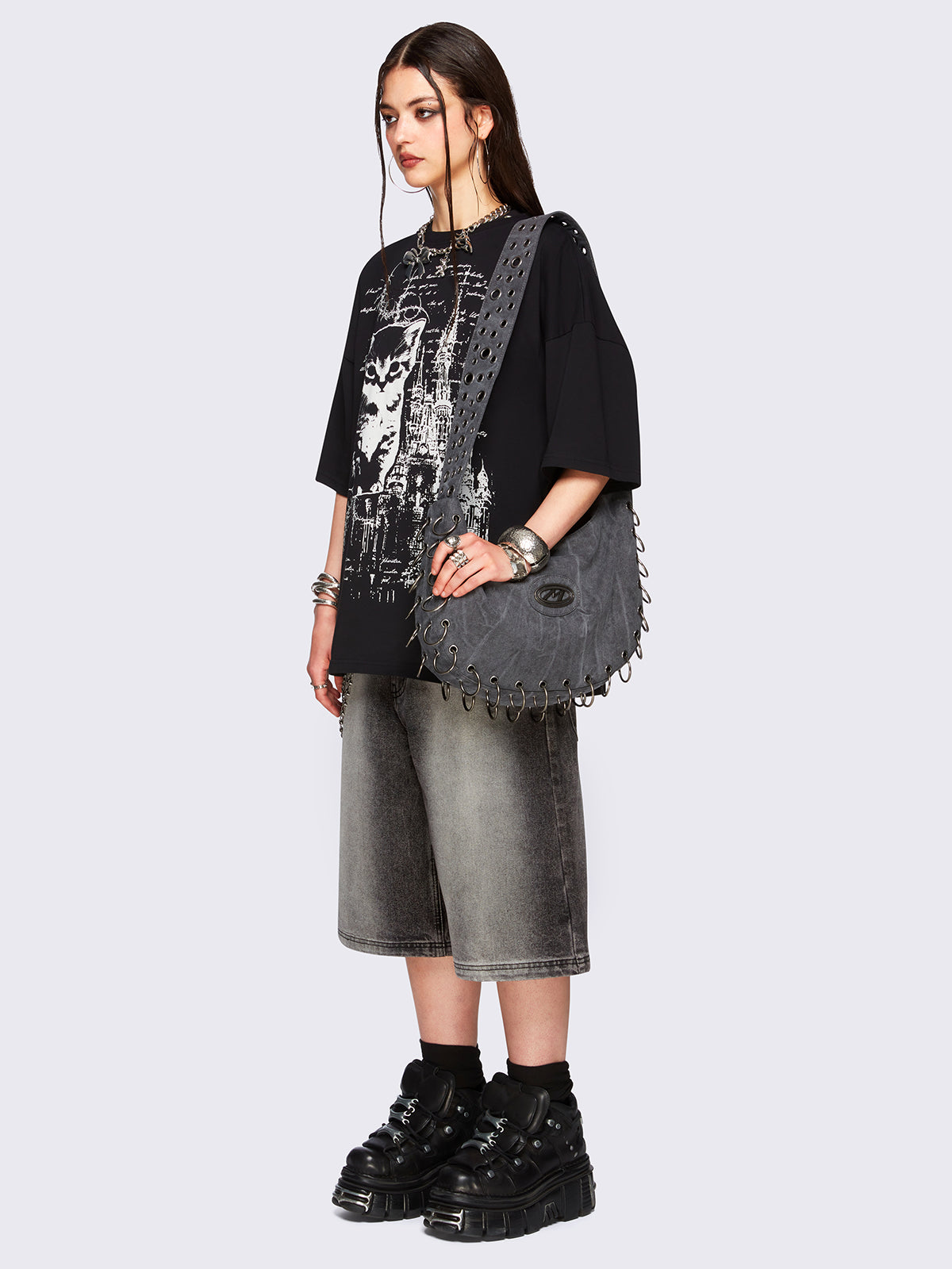 Oversized black t-shirt with cat and cathedral. 