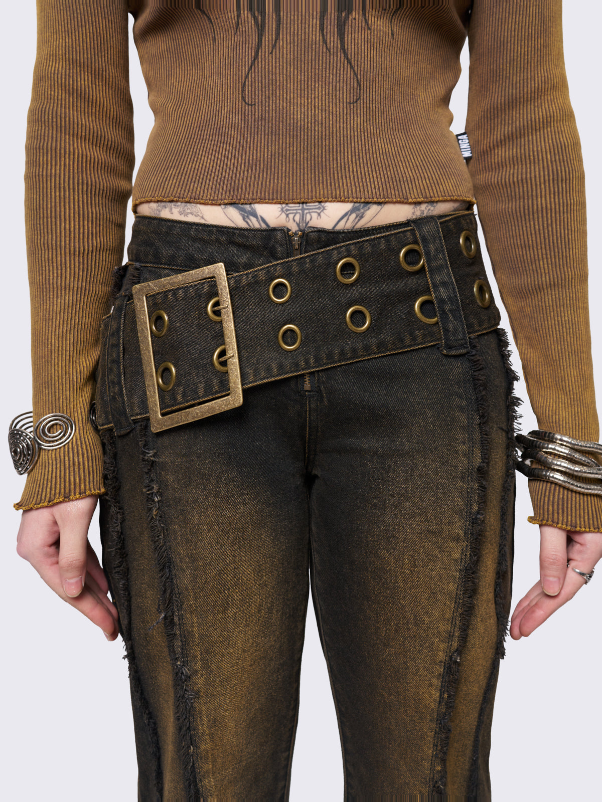 Flared jeans in Honey overdye with chunky buckle belt