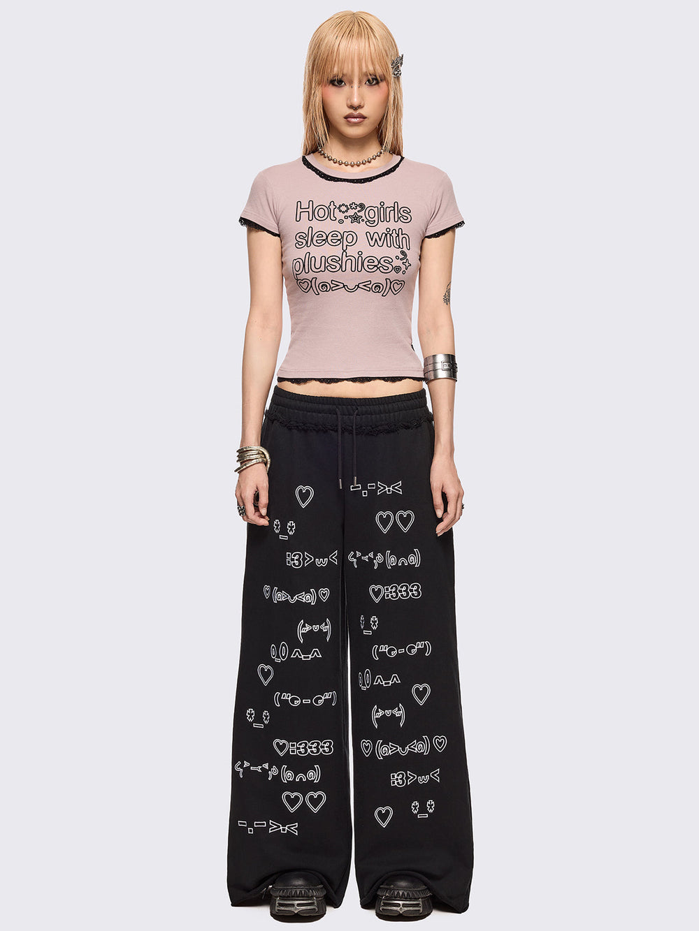 Grunge & Y2K Bottoms: Cargo Pants, Baggy Jeans, Jorts & More