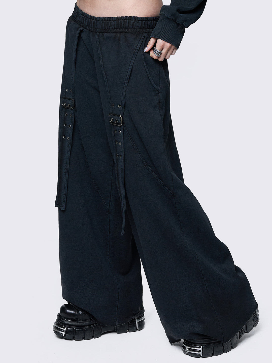 パンツ Used Wide Slacks Studs Baggy Black Used Wide Slacks Studs Baggy Blackの通販 by くく's shop｜ラクマ