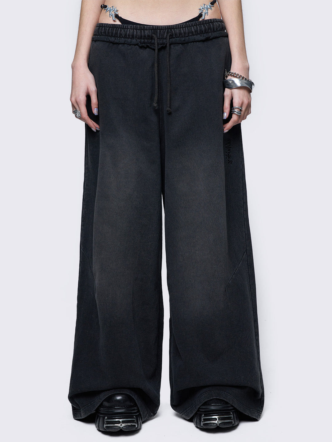 liv-black-wash-