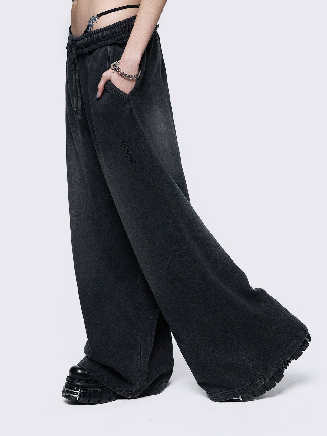 melt the lady tuck sweat pants【black】 Boudica | Silk Track Pant – Eve & Max