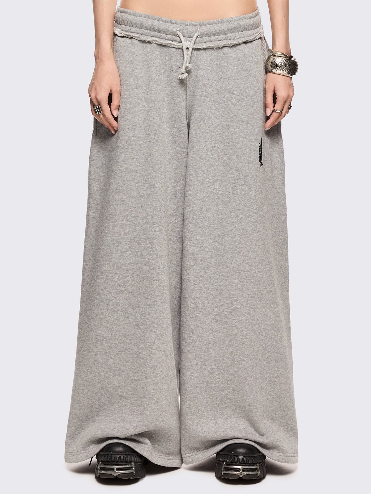 Wide leg sweatpants in marl grey.