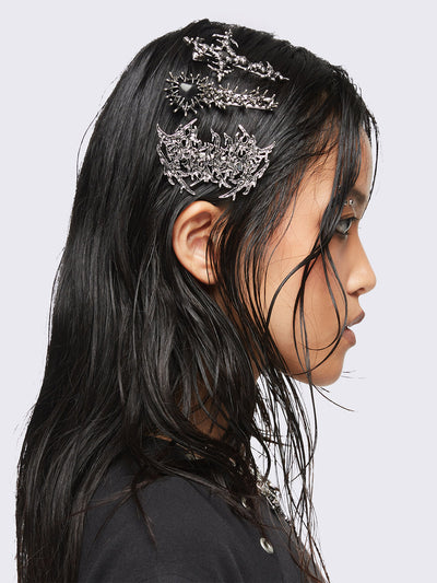 Set of 3 pieces of sigilism hair clips in silver.
