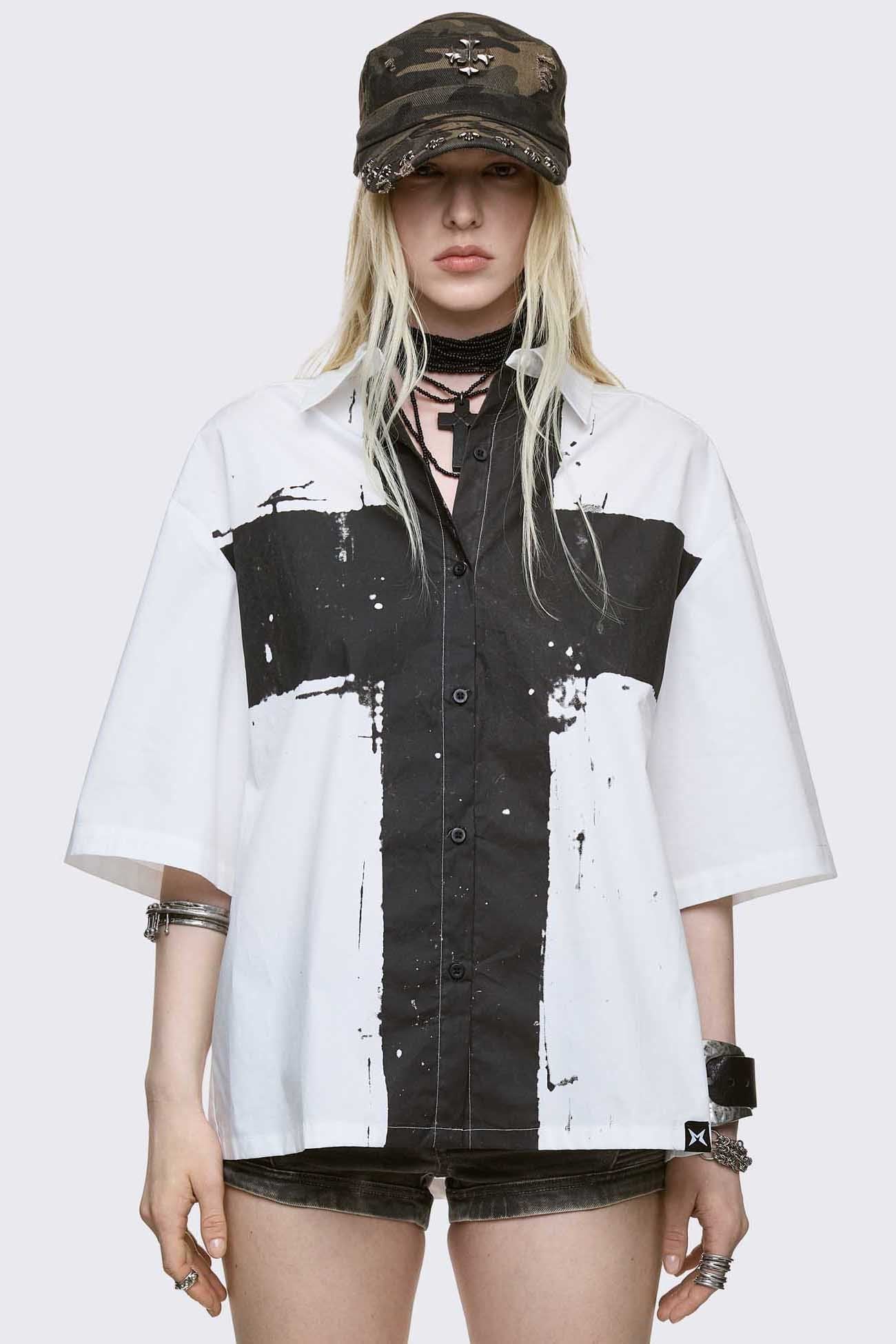 White short sleeve top with chunky black cross.