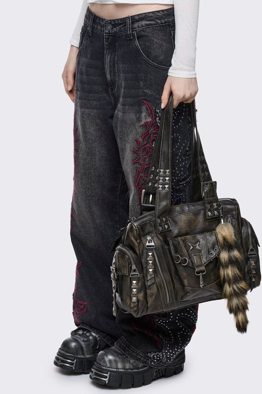 ニュー・スタイル・パック　 PinHEAD Black Vegan Leather Multi Pocket Shoulder Bag | Minga London