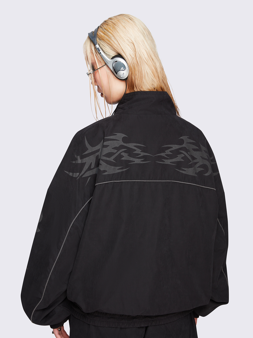 メゾンドドルチェ Light jacket Black Black Windbreaker Jacket with Tribal Sigilism Print | Minga