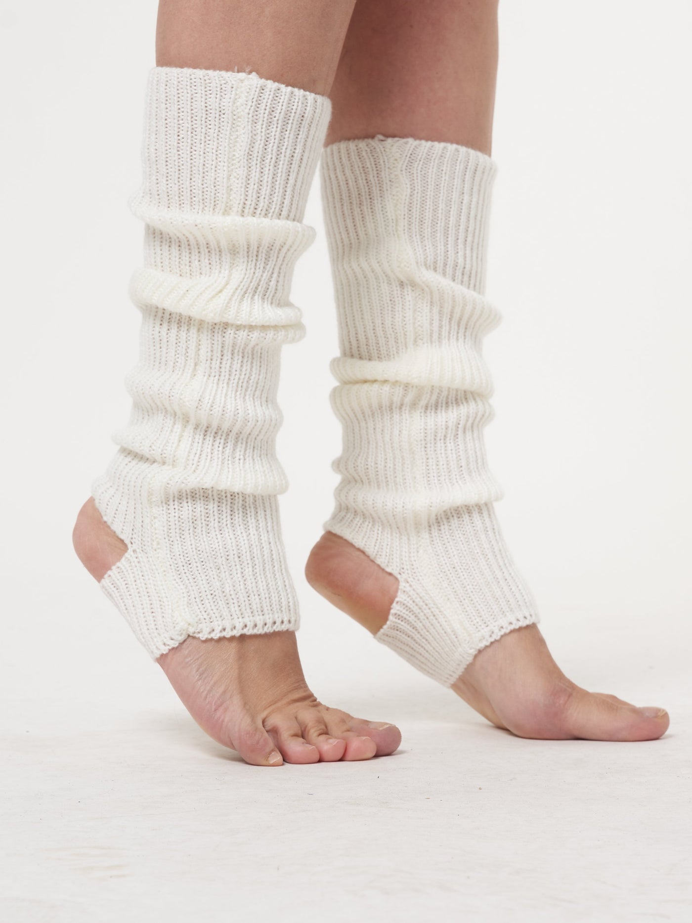 Chunky knitted leg warmers in white