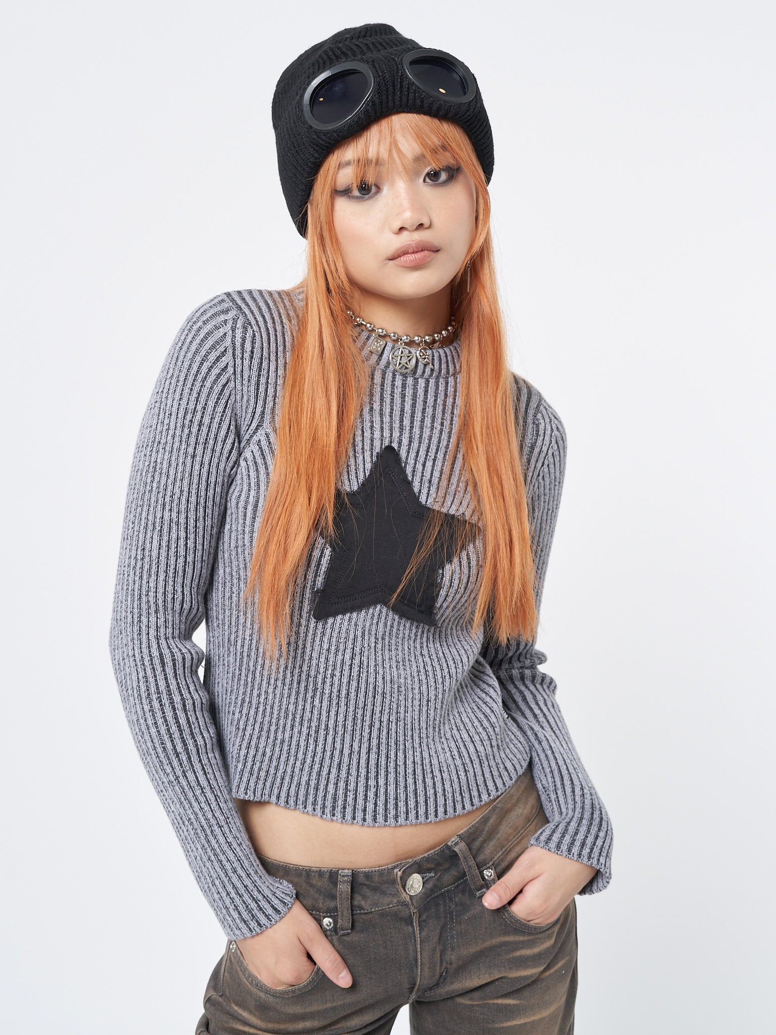 Chunky knit jumper in grey with front star patch in black